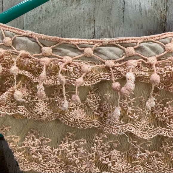 FARM Rio Beige Lace Ruffle Top - Picture 9 of 9